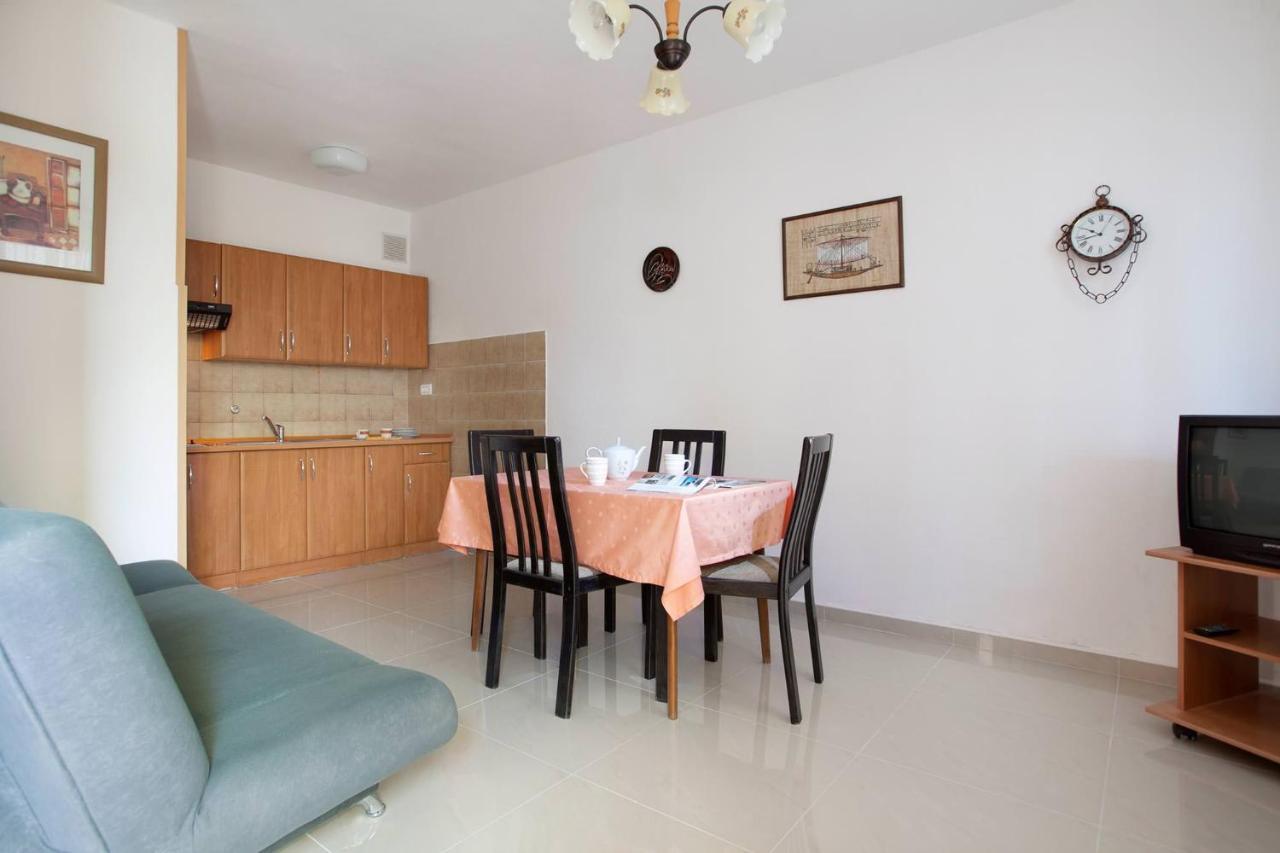 Apartments Lina 2023 라벡 외부 사진