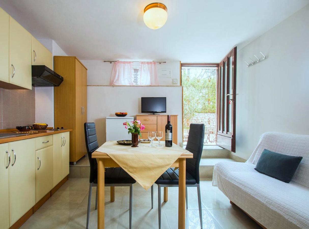 Apartments Lina 2023 라벡 외부 사진